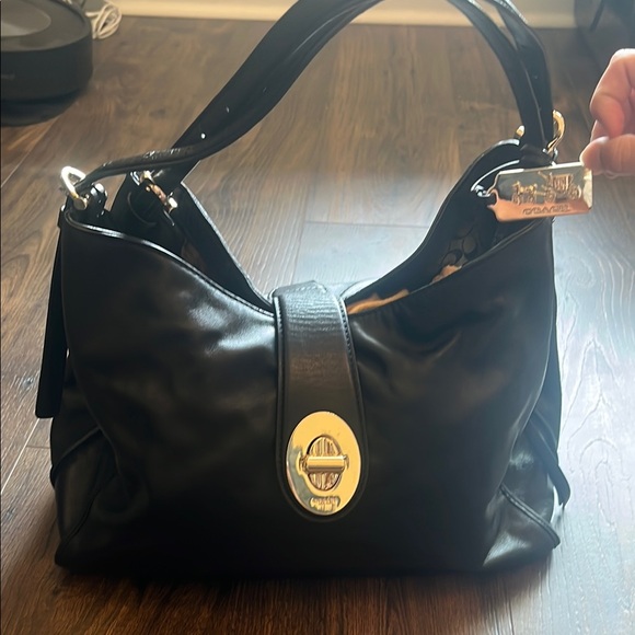 Coach Black Leather Shoulder Bag with Structured Design - Picture 1 of 3